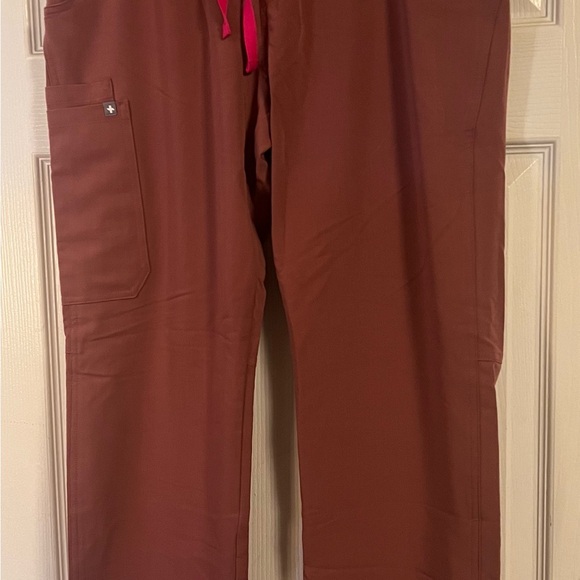 FIGS Scrub Top and Bottoms Mauve NWT - Picture 12 of 15